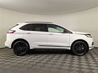 Used 2022 Ford Edge SE w/ Black Appearance Package