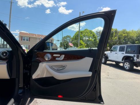 Used 2018 Mercedes-Benz E 300 4MATIC image 22