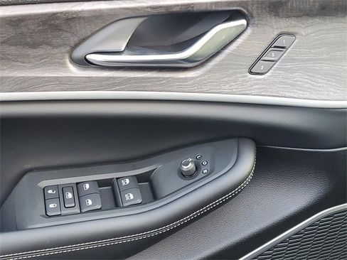 New 2025 Jeep Grand Cherokee L Limited w/ Trailer Tow Package image 18