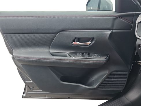 Used 2025 Nissan Kicks SR FWD image 22
