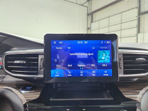 Used 2024 Ford Explorer Limited image 27
