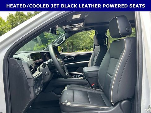 Used 2025 Chevrolet Suburban Premier w/ Sun And Tow Package AWD/4WD image 5