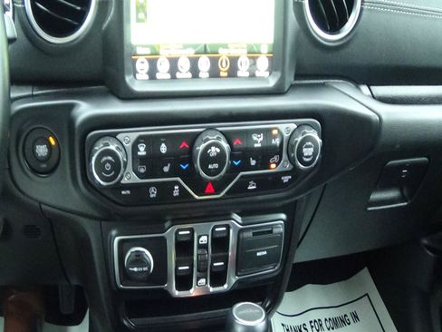 Used 2022 Jeep Gladiator Overland w/ Popular Equipment Package AWD/4WD image 26