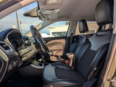 Used 2019 Jeep Compass Latitude image 2