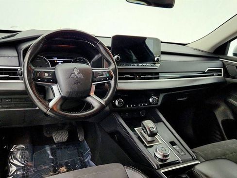 Used 2024 Mitsubishi Outlander SE image 12