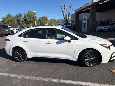 Certified 2025 Toyota Corolla SE image 2