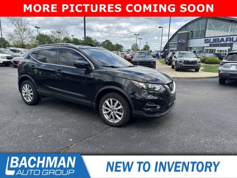 Used 2020 Nissan Rogue Sport SV image 1