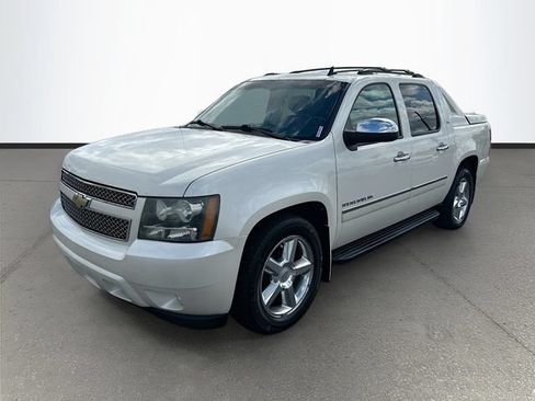 Used 2011 Chevrolet Avalanche LTZ AWD/4WD image 3