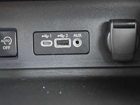 Used 2025 Nissan Sentra SV FWD image 21