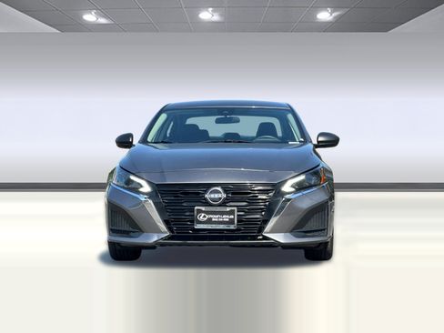 Used 2024 Nissan Altima 2.5 SV FWD image 6