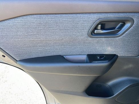 Used 2023 Nissan Rogue S FWD image 31