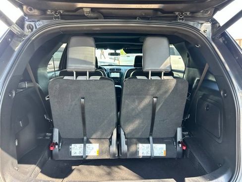 Used 2017 Ford Explorer XLT w/ Equipment Group 202A FWD image 8
