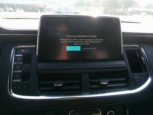 Used 2023 Chevrolet Suburban Premier image 22