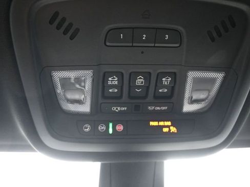 Used 2022 Chevrolet Traverse LT w/ LT Premium Package FWD image 20