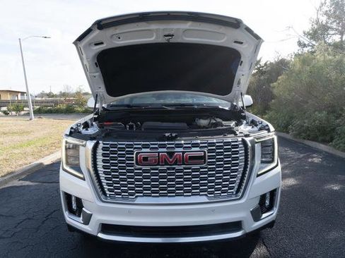 Used 2022 GMC Yukon XL Denali image 9