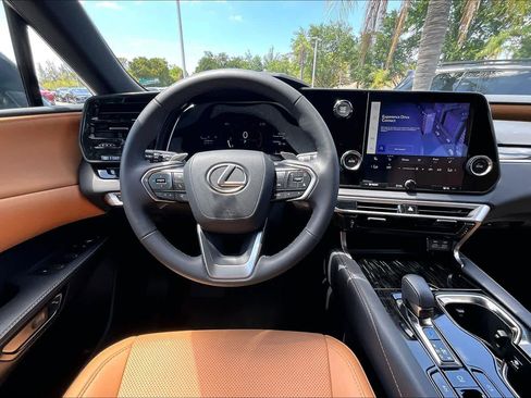 Used 2025 Lexus RX 350 FWD w/ Technology Package image 6