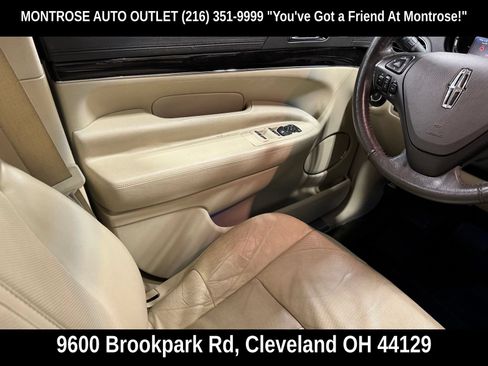 Used 2019 Lincoln MKT AWD image 40