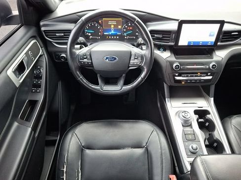 Used 2020 Ford Explorer XLT w/ Equipment Group 202A AWD/4WD image 12