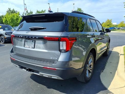 Used 2025 Ford Explorer Active w/ Active Comfort Package AWD/4WD image 4