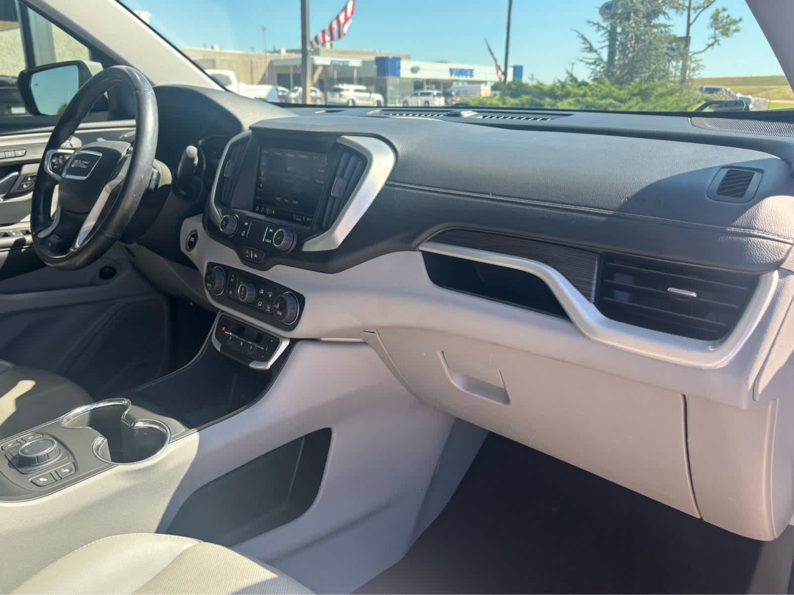 Used 2022 GMC Terrain SLT w/ Infotainment Package II AWD/4WD image 11