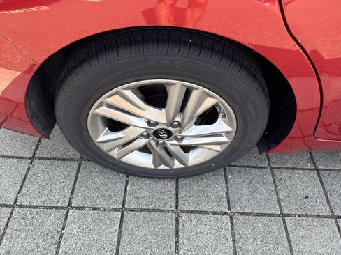 Used 2020 Hyundai Elantra Value Edition FWD image 11