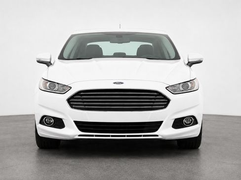 Used 2016 Ford Fusion SE w/ Equipment Group 202A FWD image 2