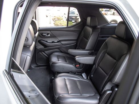 Used 2023 Chevrolet Traverse LT image 12