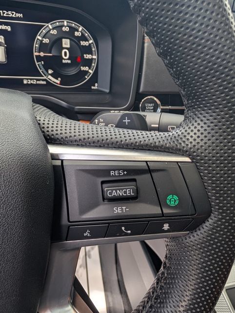 Used 2023 Mitsubishi Outlander SEL AWD/4WD image 16