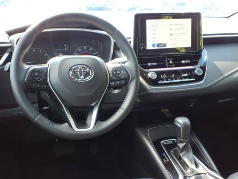 Used 2025 Toyota Corolla Hatchback w/ SE Package FWD image 11