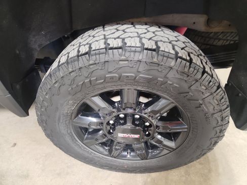 Used 2024 GMC Sierra 2500 AT4 w/ AT4 Premium Plus Package image 10