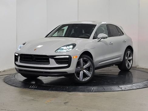 Used 2025 Porsche Macan image 1