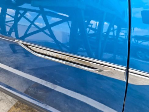 Used 2024 Volkswagen Atlas Cross Sport SE FWD image 11