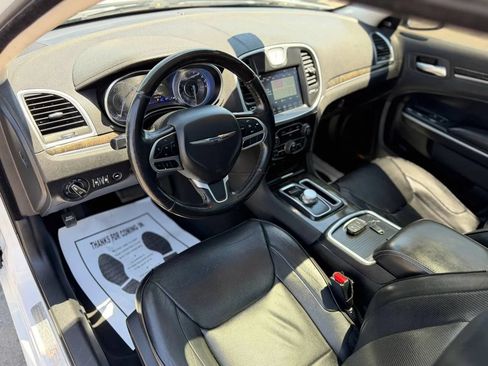 Used 2019 Chrysler 300 Limited RWD image 28