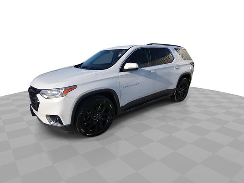 Used 2019 Chevrolet Traverse LT w/ LPO, 'HIT The Road' Package FWD image 4