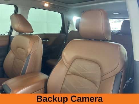 Used 2025 Nissan Pathfinder Platinum AWD/4WD image 13
