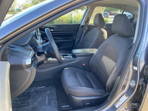 Used 2025 Nissan Altima 2.5 SV FWD image 18