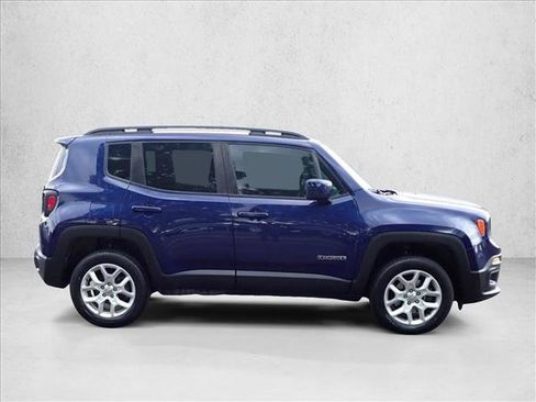 Used 2017 Jeep Renegade Latitude AWD/4WD image 4