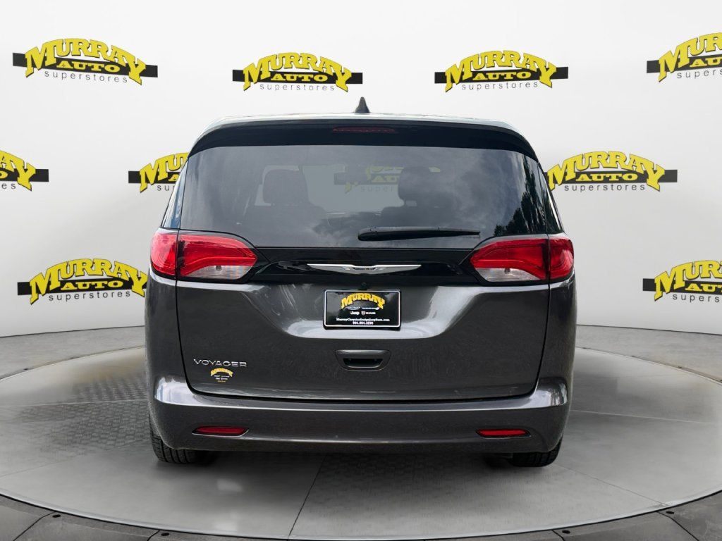 Used 2023 Chrysler Voyager LX FWD image 4