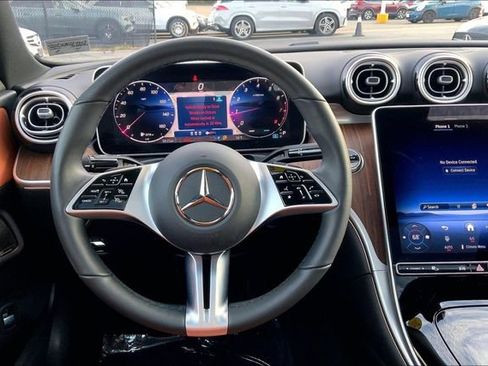 Used 2025 Mercedes-Benz C 300 4MATIC Sedan image 4