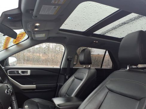 Used 2021 Ford Explorer XLT w/ Equipment Group 202A image 12