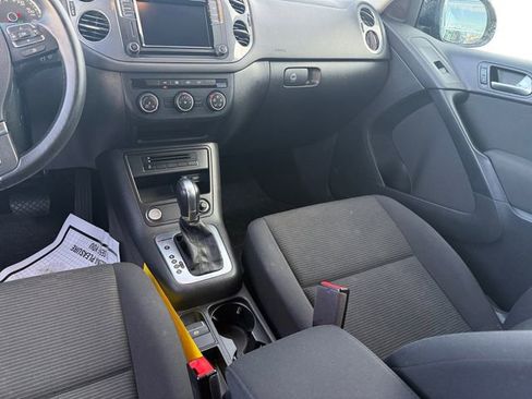 Used 2017 Volkswagen Tiguan S image 11