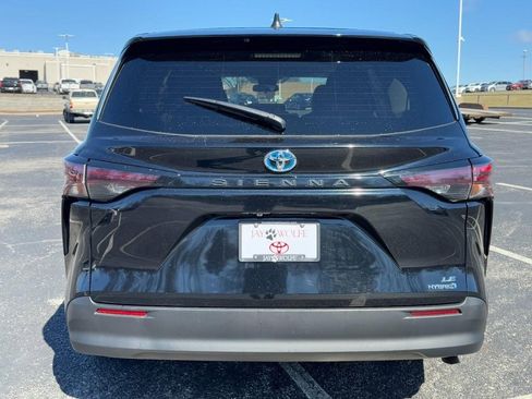 Certified 2024 Toyota Sienna LE image 8