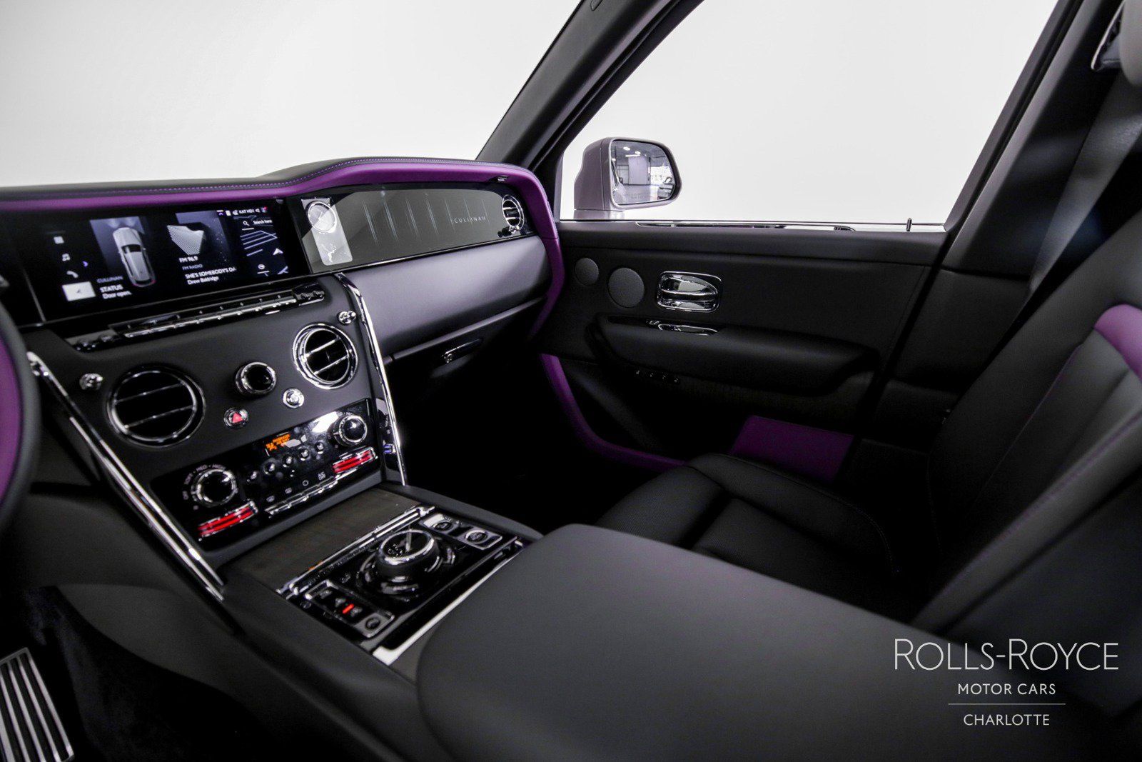 Used 2025 Rolls-Royce Cullinan AWD/4WD image 16