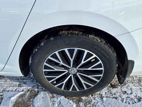 Used 2021 Volkswagen Jetta SE w/ SE Cold Weather Package image 8