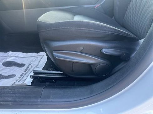 Used 2023 Jeep Compass Sport image 17