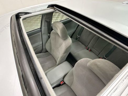 Used 2011 Toyota Camry LE image 19