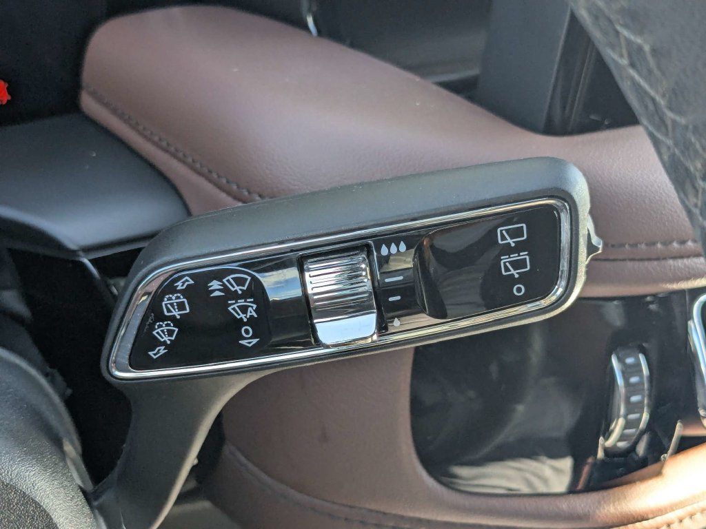 Used 2025 Lincoln Aviator Reserve w/ Equipment Group 201A AWD/4WD image 35