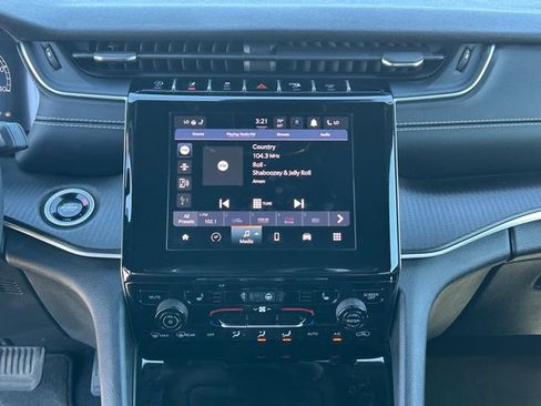 Used 2024 Jeep Grand Cherokee L Altitude image 13