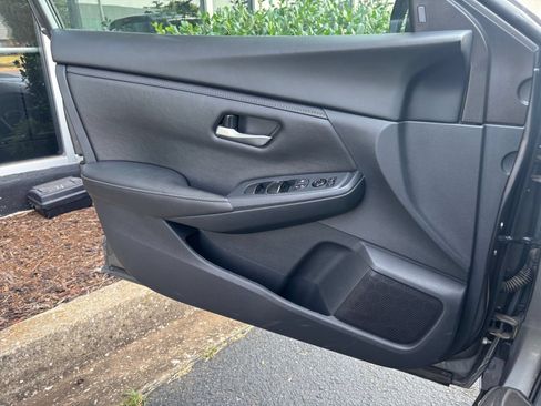 Used 2025 Nissan Sentra SV FWD image 15
