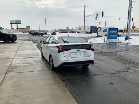 Used 2019 Toyota Prius LE image 9